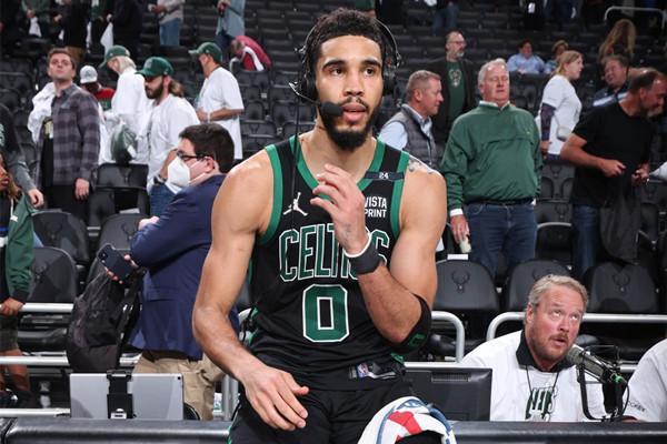 ESPN：维尼修斯续约谈判可能世界杯后重启，皇马内部保持乐观（ESPN：维尼修斯续约谈判或推迟至世界杯后，皇马仍持乐观态度）