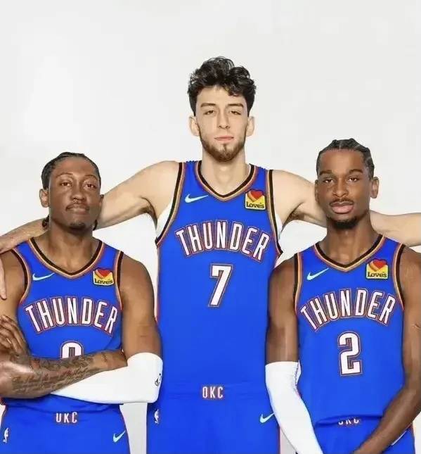 NBA：独行侠击败雄鹿 东契奇全场三双（NBA：独行侠力克雄鹿，东契奇轰下三双）