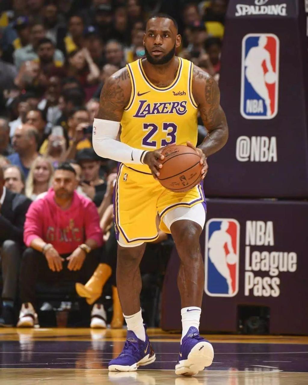 拉齐奥vs博洛尼亚：罗马尼奥利、贡多齐首发，奥尔索利尼、胡安-米兰达出战（拉齐奥迎战博洛尼亚：罗马尼奥利、贡多齐先发，奥尔索利尼与胡安-米兰达登场）