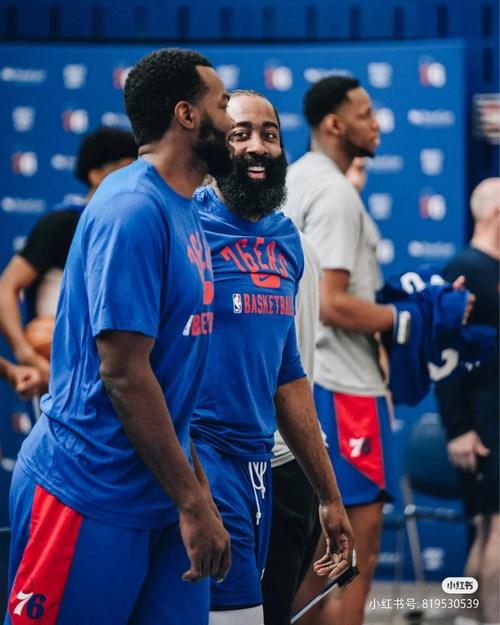 被球迷喷得退出国家队的吴曦，其实是郑智后最强后腰，场上也很拼（因球迷质疑一度退出国足的吴曦，其实是郑智之后最强后腰，场上拼劲十足）