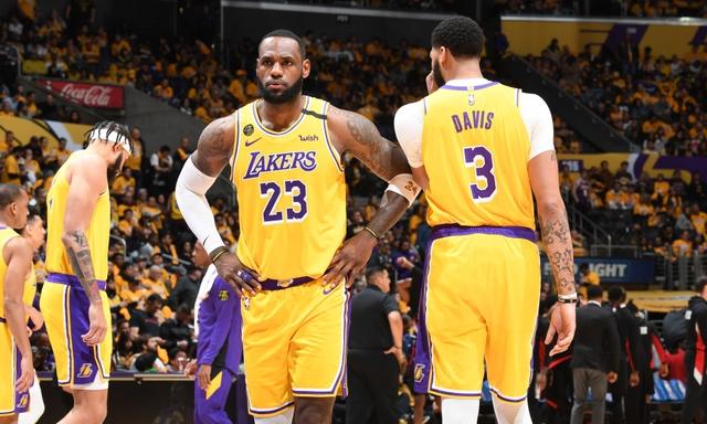 穆里尼奥提前送出圣诞礼物？两小将欧冠迎本菲卡一线队首秀（穆帅圣诞提前到？两小将欧冠对本菲卡完成一线队首秀）