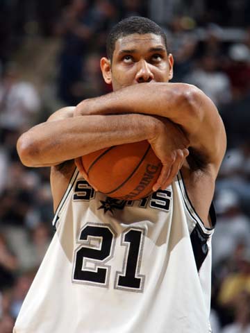 中国足坛2025赛季大结局：海港中超夺冠，国安收获足协杯（2025中国足坛收官：上海海港问鼎中超，北京国安捧得足协杯）