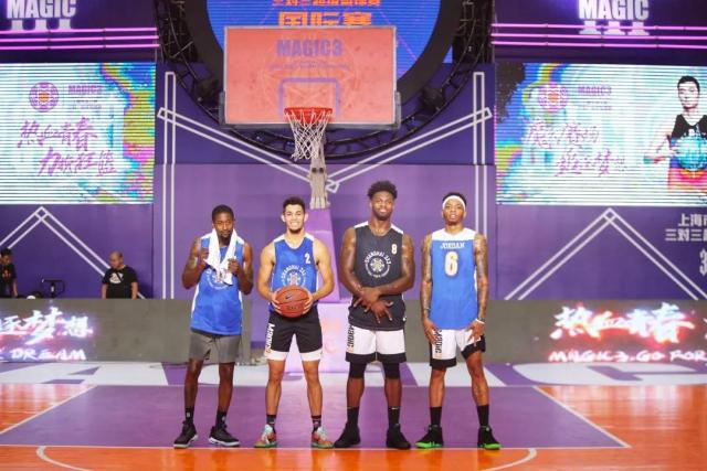 湖人浓眉哥篮下统治球队获胜（浓眉篮下称霸助湖人取胜）