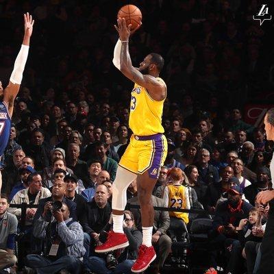 镜报：曼联100英镑开放球迷参观卡灵顿新基地，可进入更衣室（镜报：曼联开放卡灵顿新基地参观，票价100英镑，球迷可进更衣室）