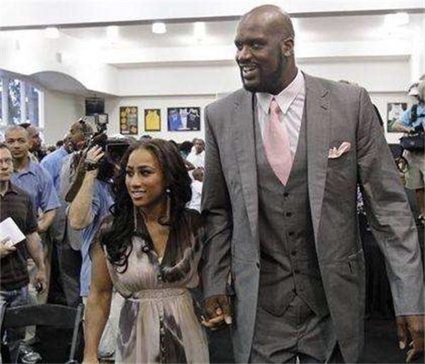 记者：哲凯赖什手指骨折，但他带伤坚持参加比赛和训练（记者披露：哲凯赖什手指骨折，仍带伤参加比赛与训练）