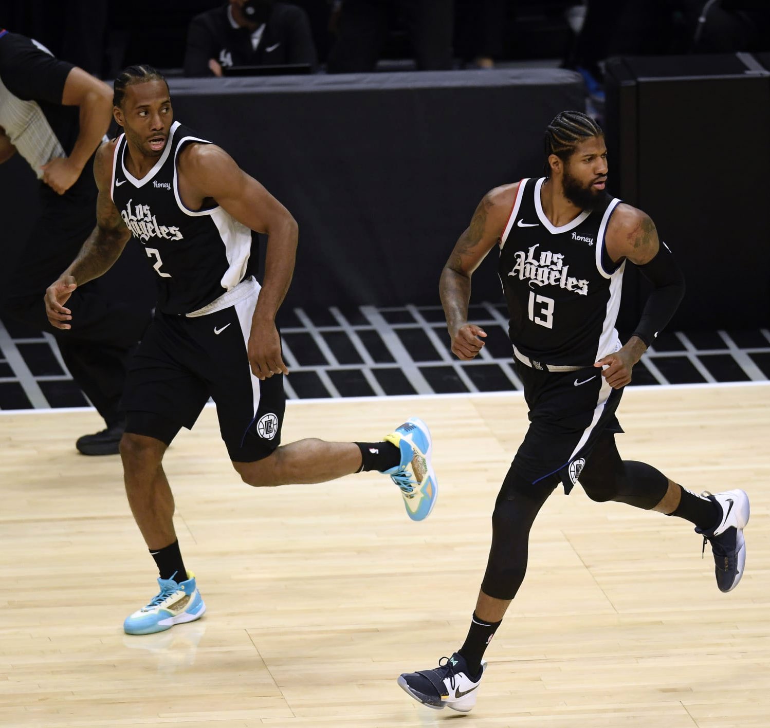 商业帝国新版图！公路车品牌Canyon发布詹姆斯代言最新宣传片（Canyon发布詹姆斯代言公路车新片，商业版图再升级）