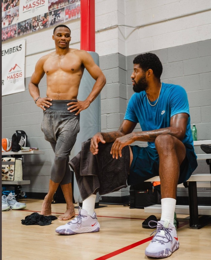 阿斯：健康的夸西比受伤的夸西更灾难，总出现惊世骇俗的失误（阿斯：健康版夸西比带伤时更糟，屡屡上演离谱失误）