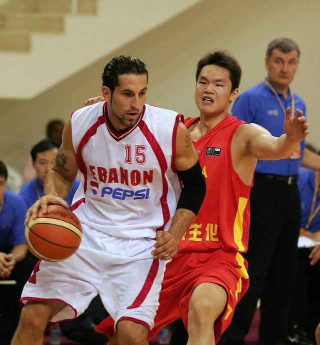 半场战报：圣保利1-0海登海姆，卡尔斯破门（半场比分：圣保利暂1比0领先海登海姆，卡尔斯建功）